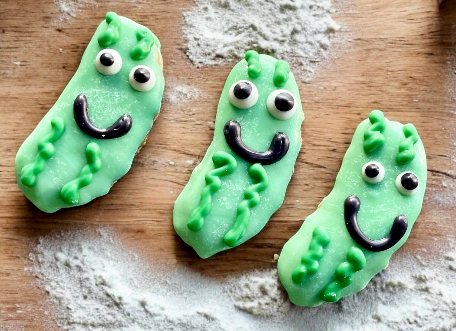 YumYum4DOGS Tickle My Pickle Mini Bakery Dog Treat