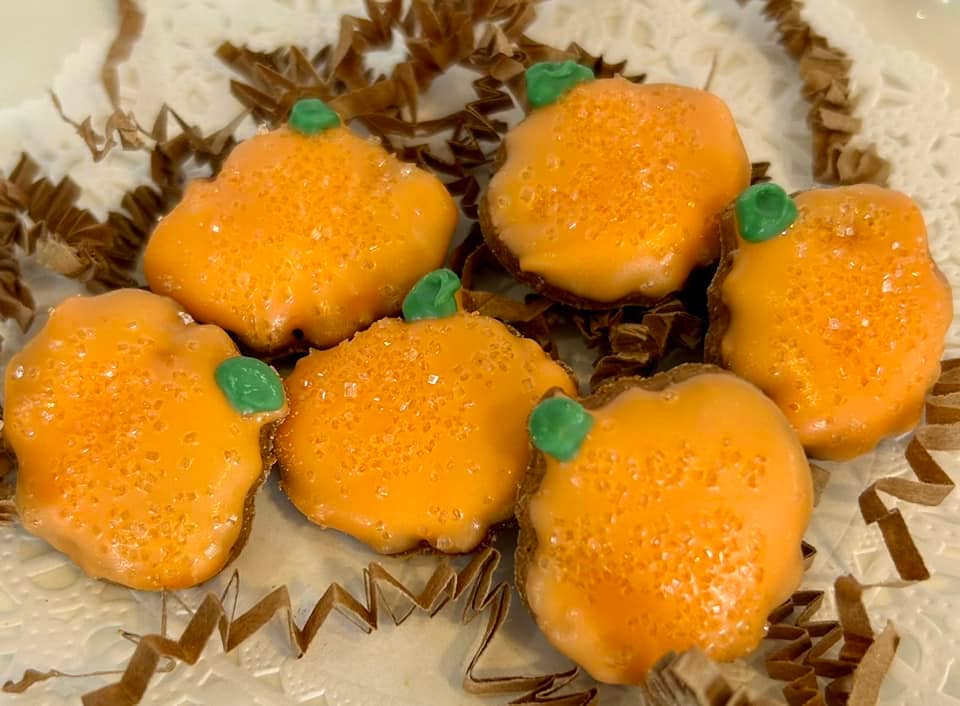 DELCO DOG CO. Mini Pumpkin Bakery Dog Treats